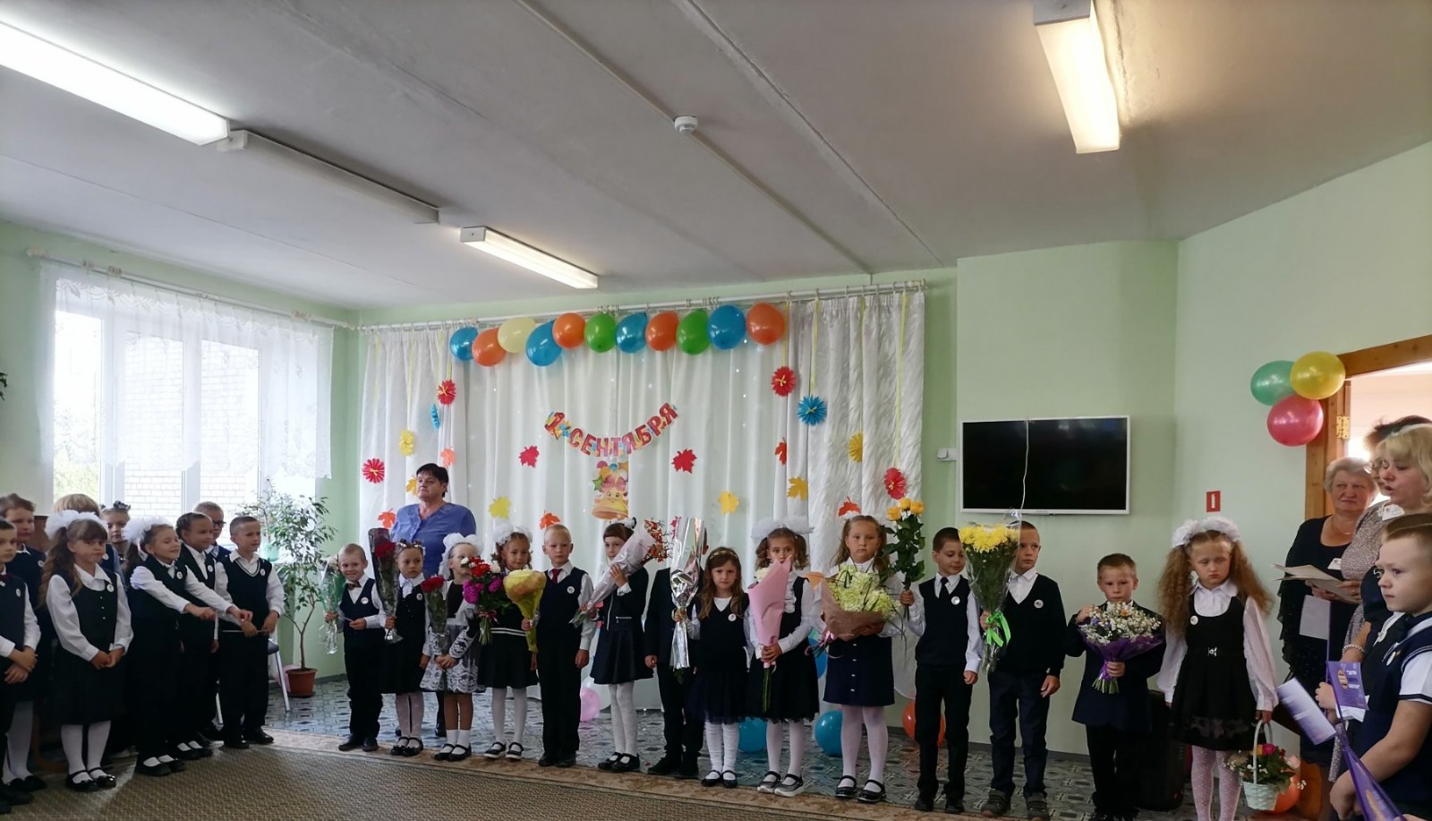 Первоклассники на торжественной линейке